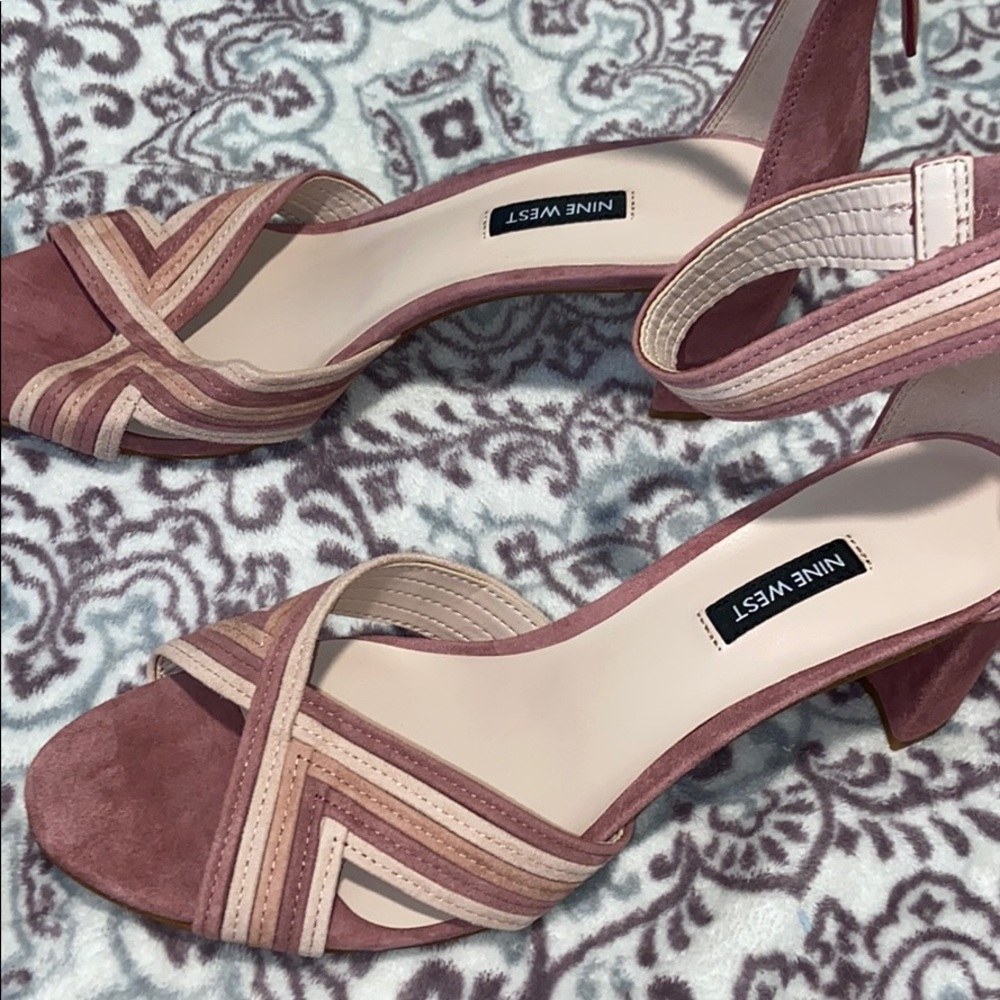 Pink heels - Picture 2 of 4